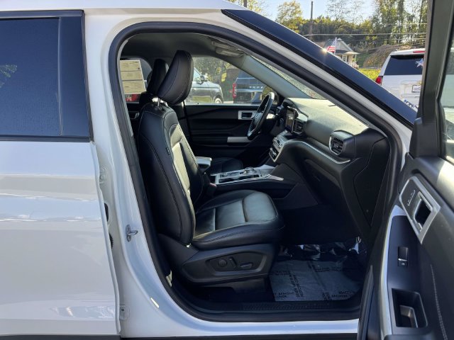 Certified 2022 Ford Explorer XLT w/ Equipment Group 202A AWD/4WD image 12
