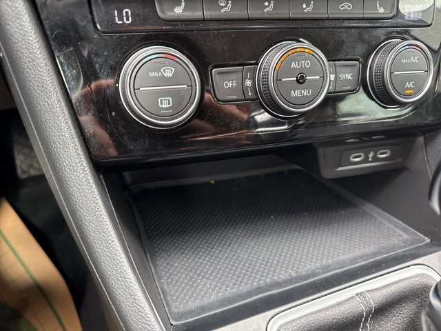 Used 2024 Volkswagen Jetta SE image 25