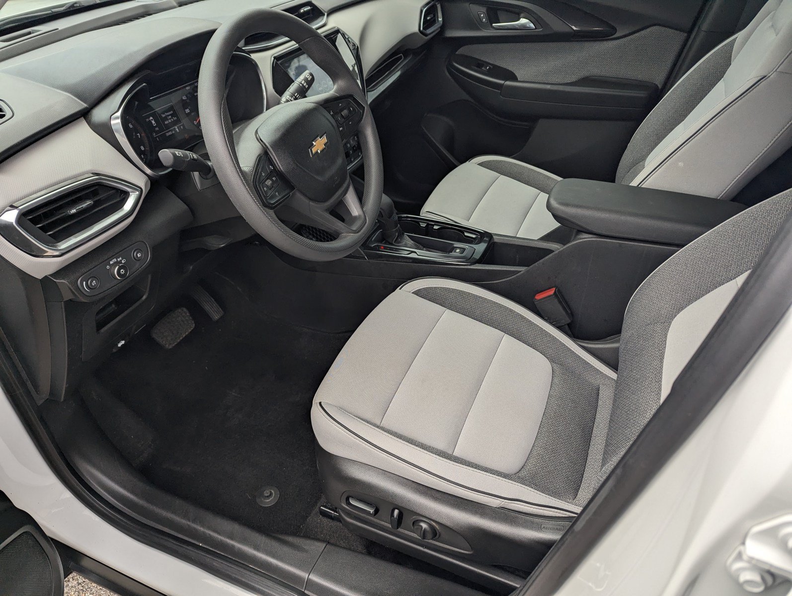 Used 2021 Chevrolet TrailBlazer LT w/ Convenience Package FWD image 9