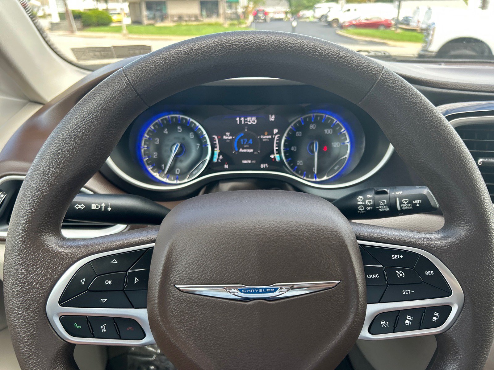Used 2020 Chrysler Pacifica Touring w/ Advanced Safetytec Group FWD image 23