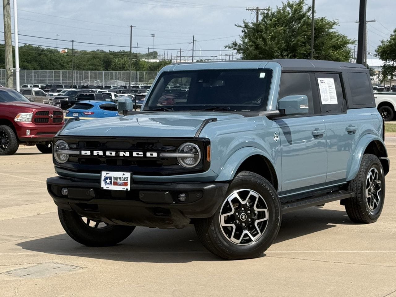 Certified 2023 Ford Bronco Outer Banks AWD/4WD image 2
