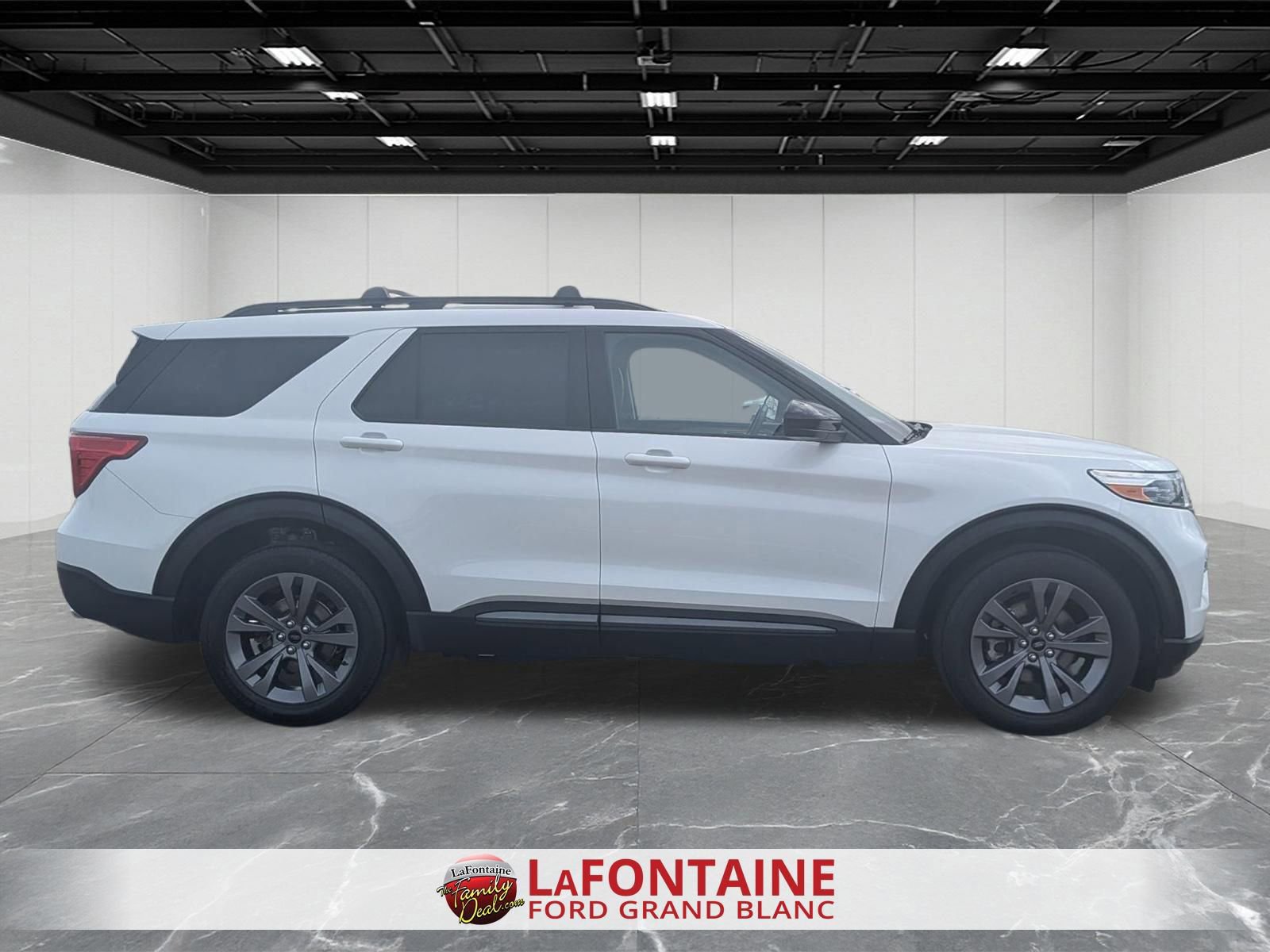Certified 2022 Ford Explorer XLT w/ Equipment Group 202A AWD/4WD image 6