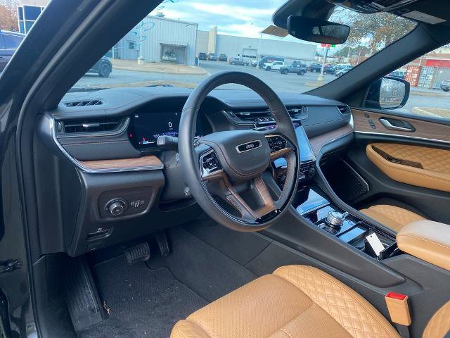 Used 2024 Jeep Grand Cherokee Summit image 12