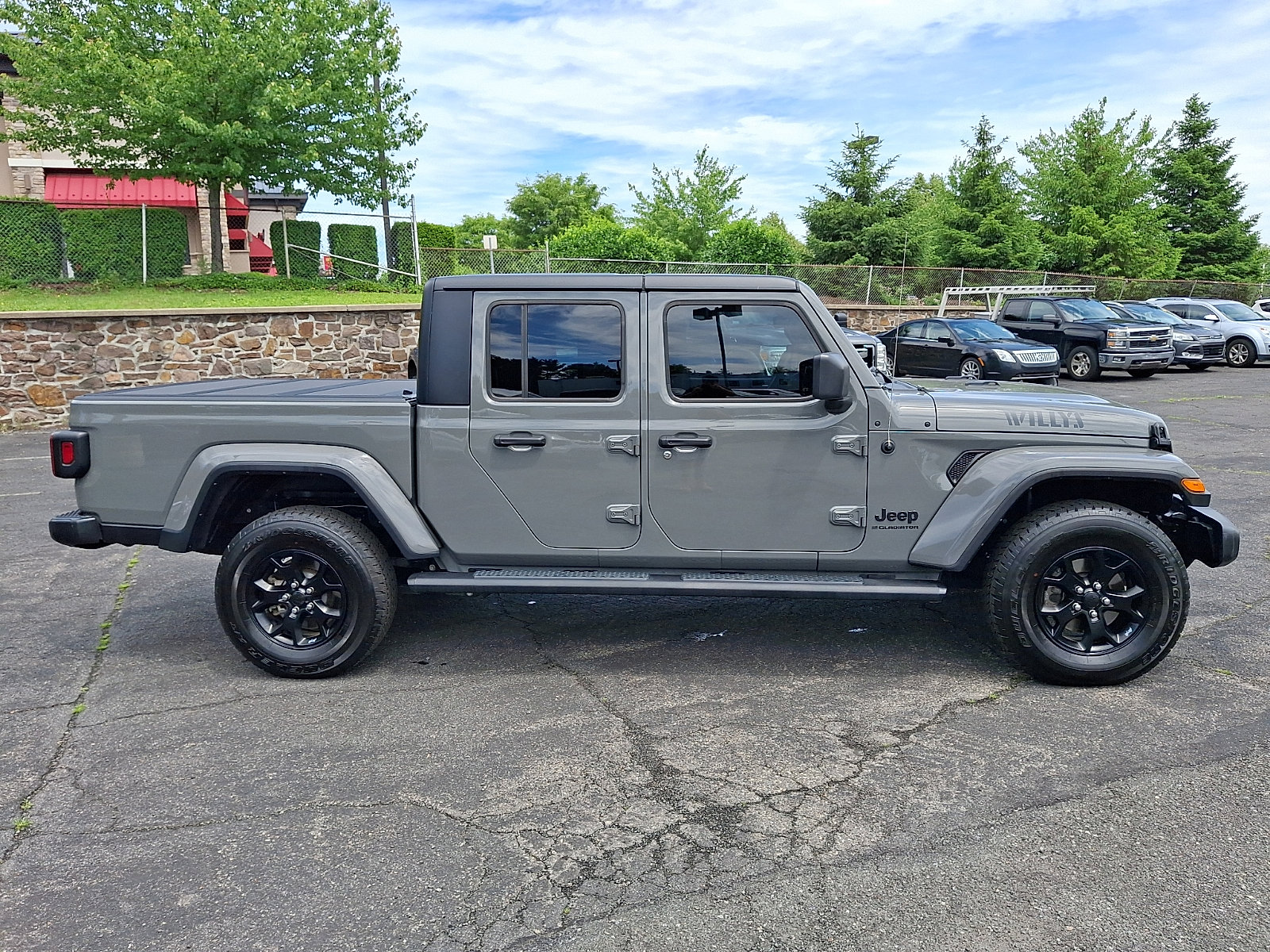 Used 2023 Jeep Gladiator Sport AWD/4WD image 7