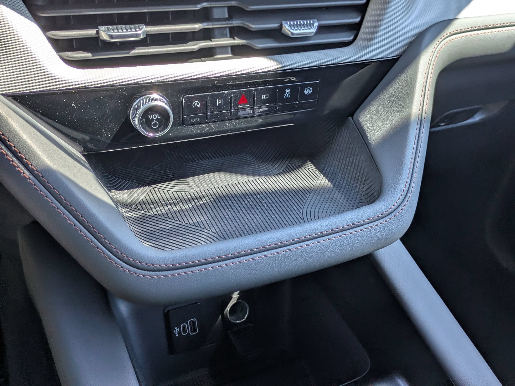 Certified 2026 Ford Explorer Active RWD image 24