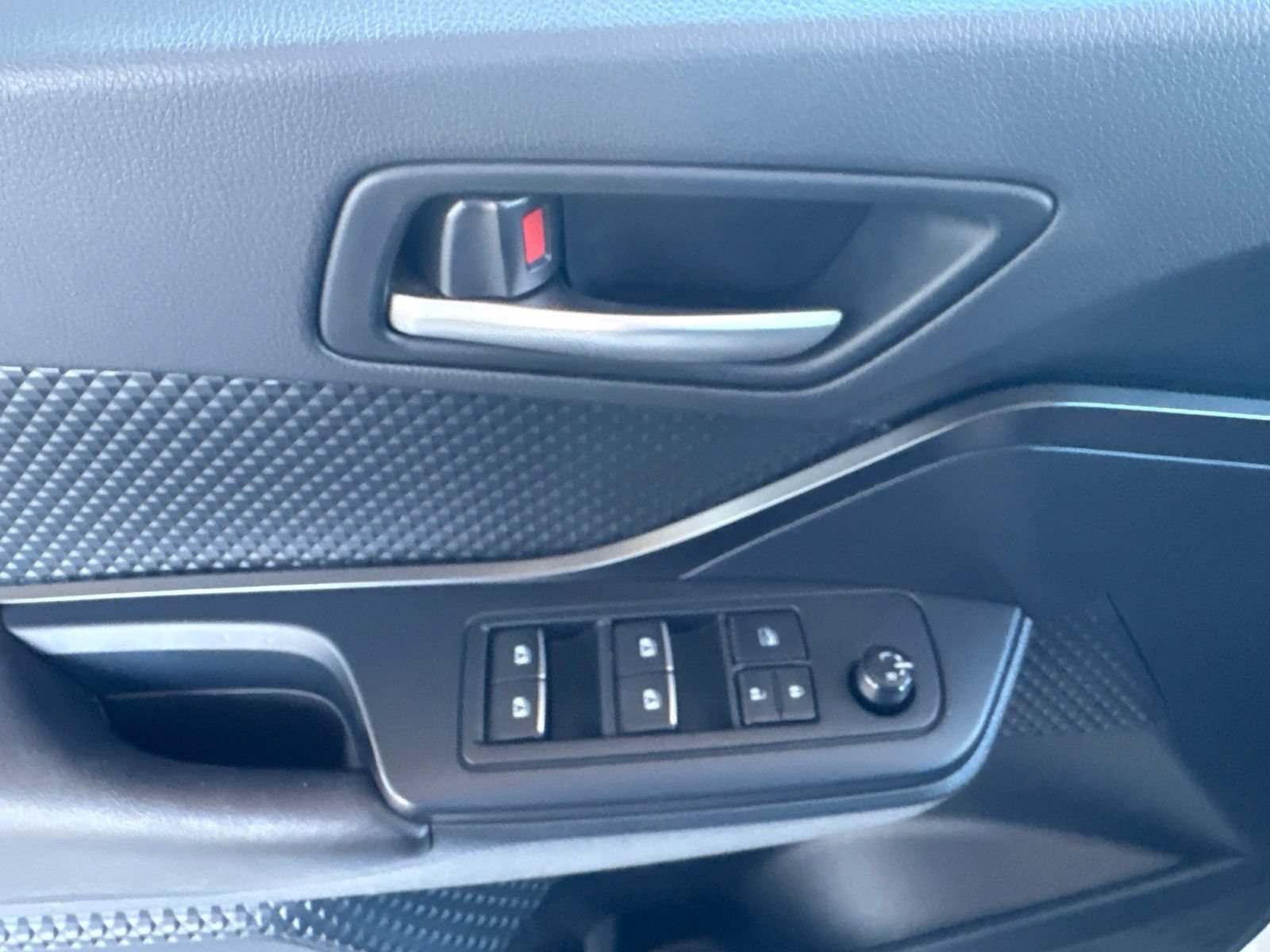 Used 2018 Toyota C-HR XLE FWD image 22
