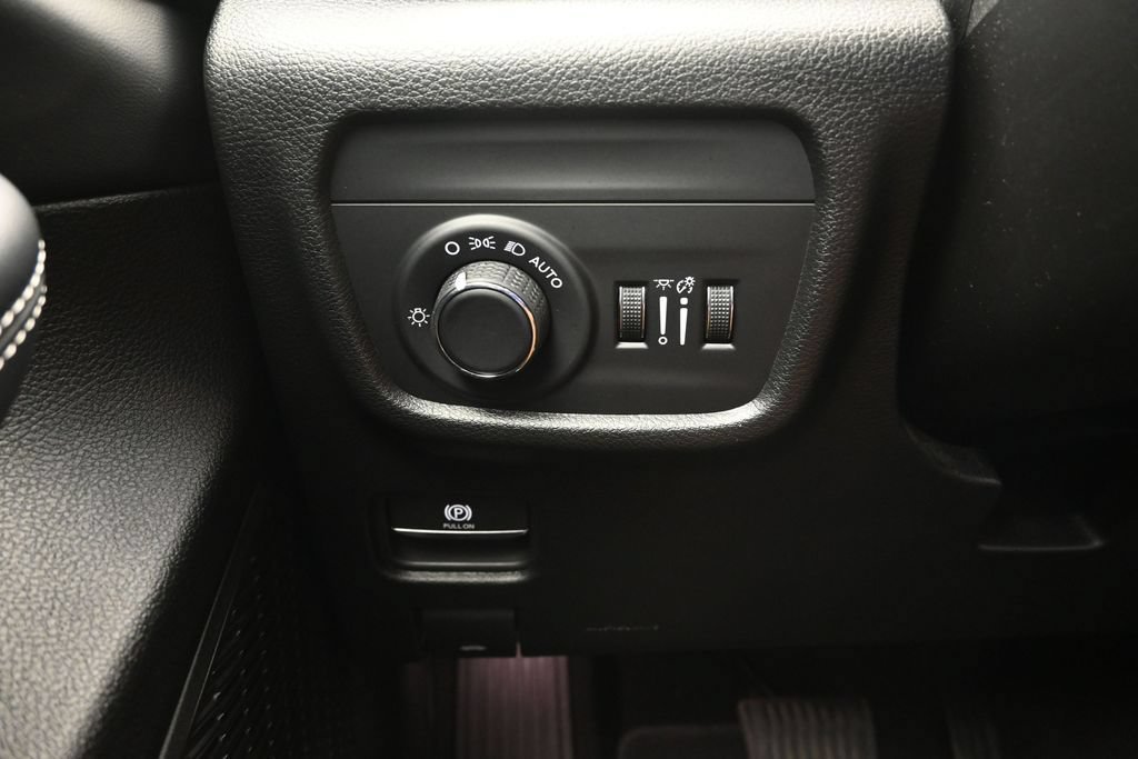 Used 2025 Jeep Grand Cherokee Laredo X AWD/4WD image 23