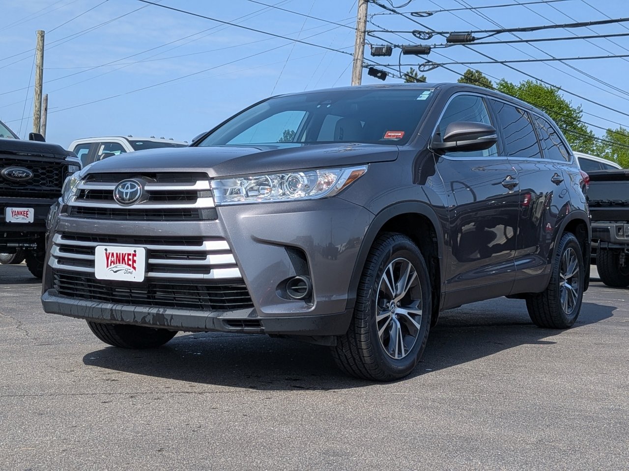 Used 2019 Toyota Highlander LE w/ Carpet Mat Package (TMS) AWD/4WD image 8