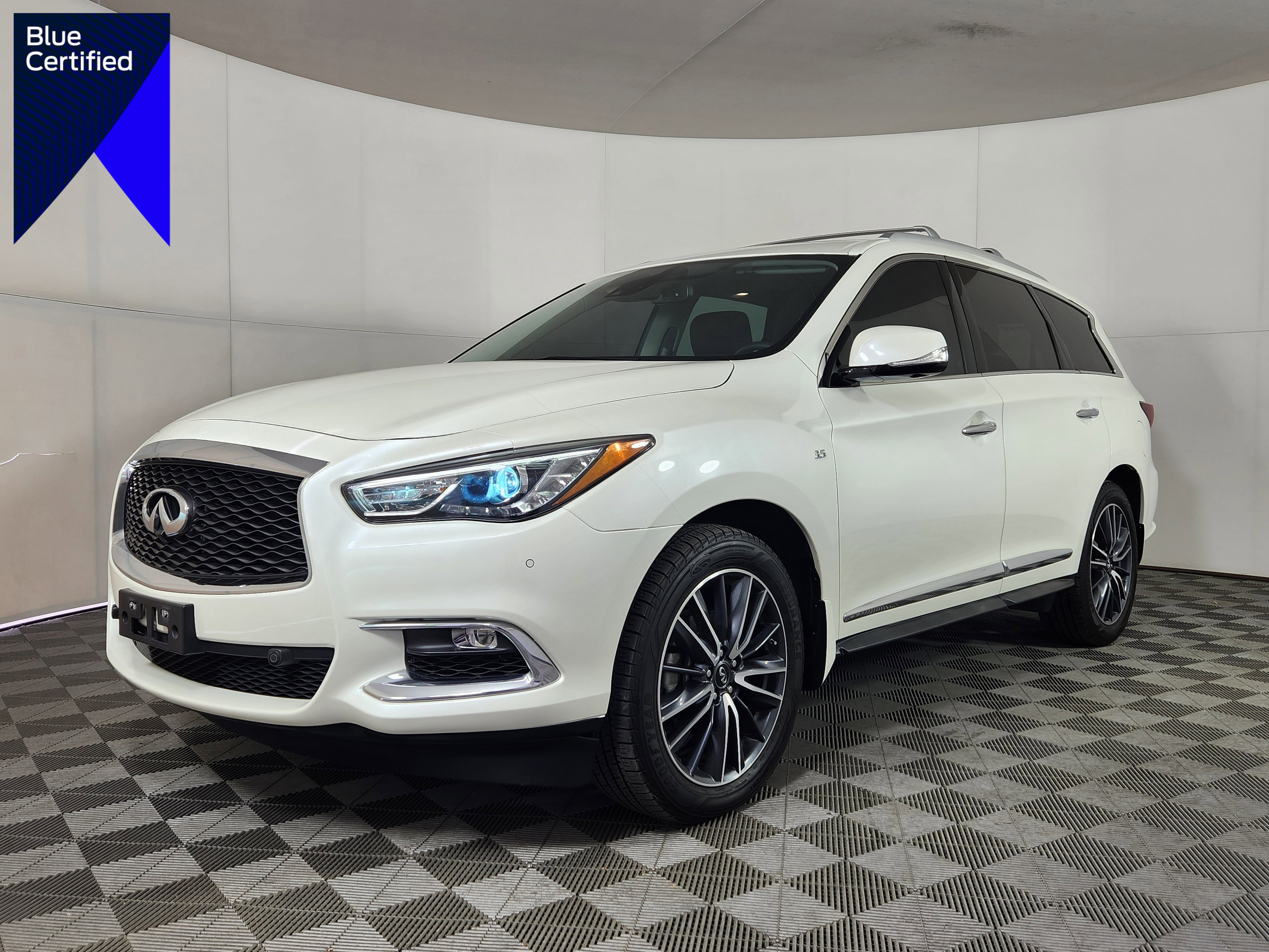 Used 2017 INFINITI QX60 Luxe w/ Deluxe Technology Package