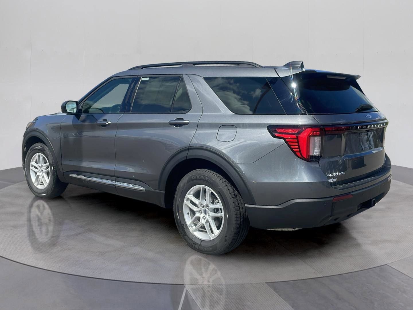 Certified 2025 Ford Explorer Active AWD/4WD image 3