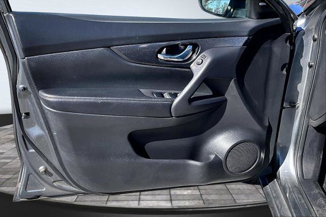Used 2017 Nissan Rogue SV FWD image 23
