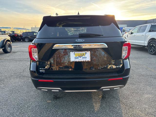 Certified 2023 Ford Explorer XLT w/ Equipment Group 202A image 3