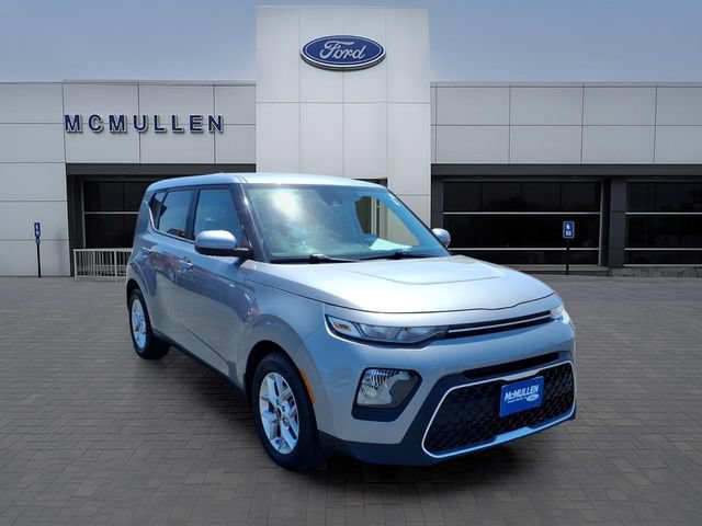 Used 2022 Kia Soul LX w/ Technology Package FWD image 3