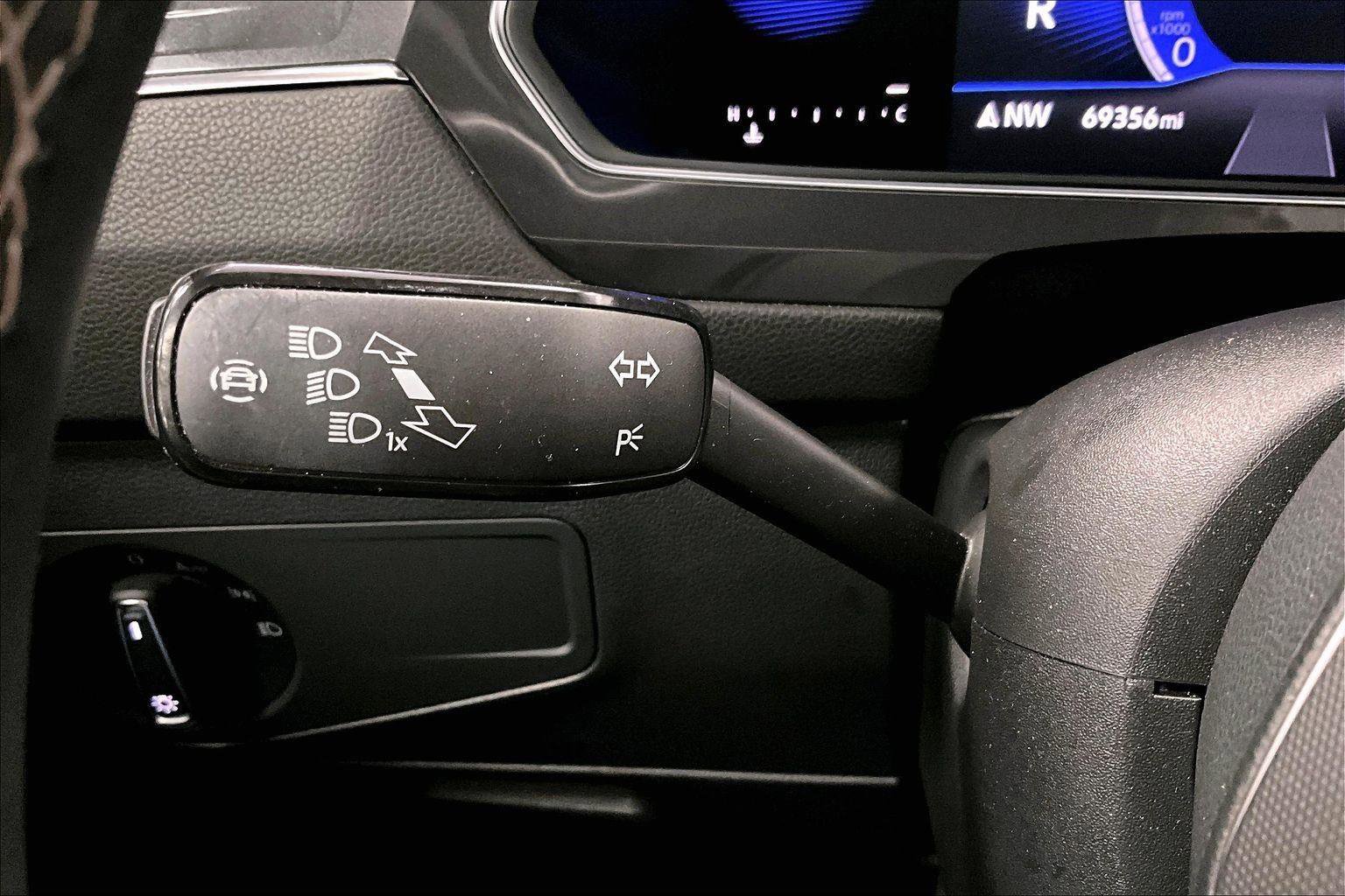 Used 2022 Volkswagen Tiguan SE image 30