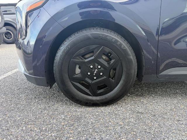 Used 2025 Kia Carnival image 22