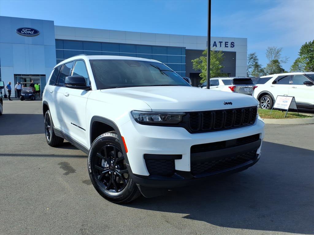 Used 2024 Jeep Grand Cherokee L Altitude image 7