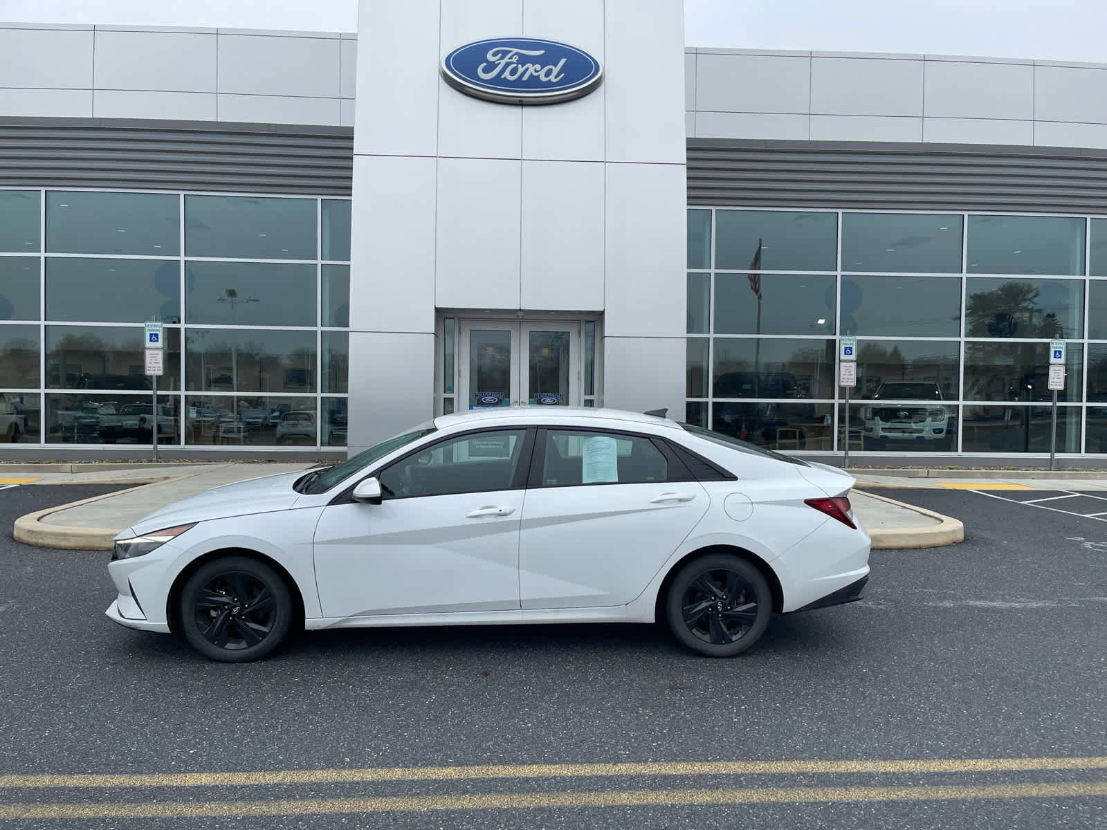 Used 2021 Hyundai Elantra SEL image 2