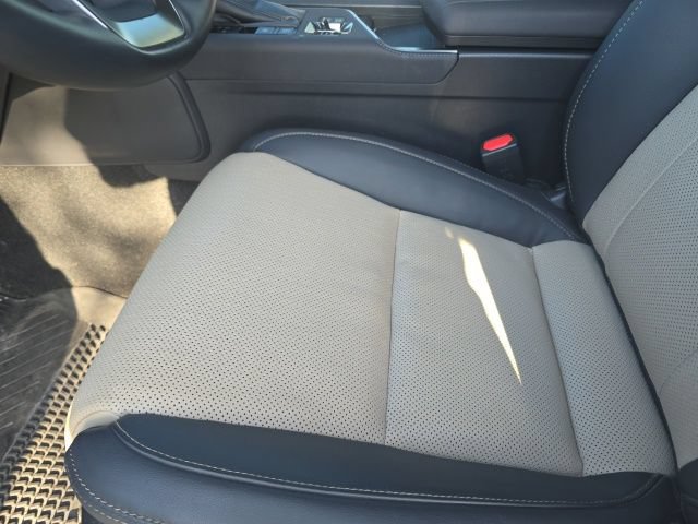 Used 2024 Lexus GX 550 AWD/4WD image 11