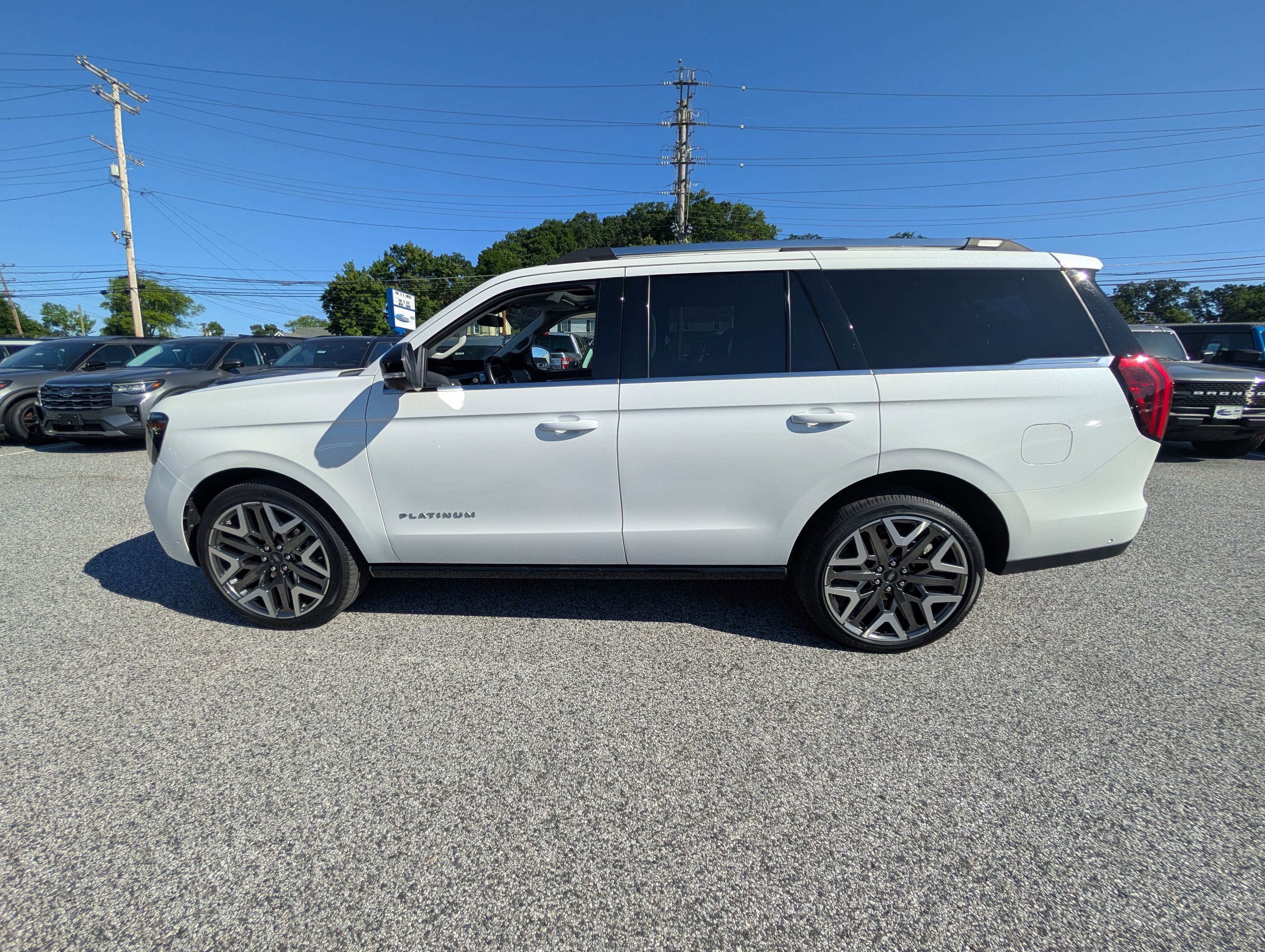 Certified 2025 Ford Expedition Platinum w/ Platinum Ultimate Package AWD/4WD image 3