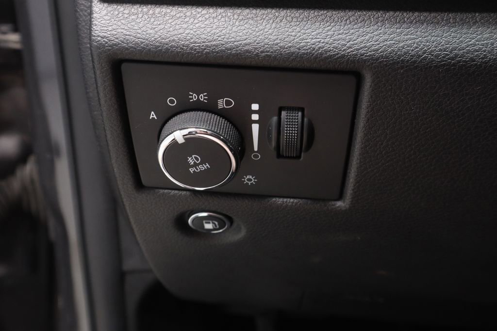 Used 2017 Jeep Grand Cherokee Limited image 27