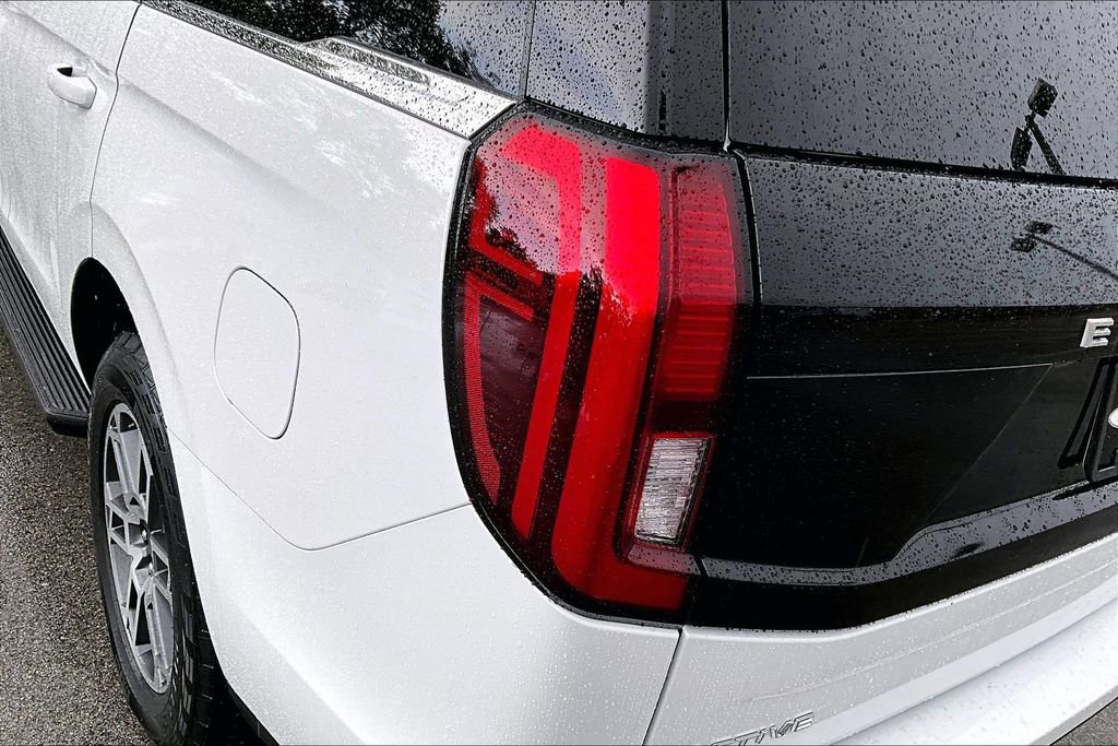 Certified 2025 Ford Expedition Active AWD/4WD image 30