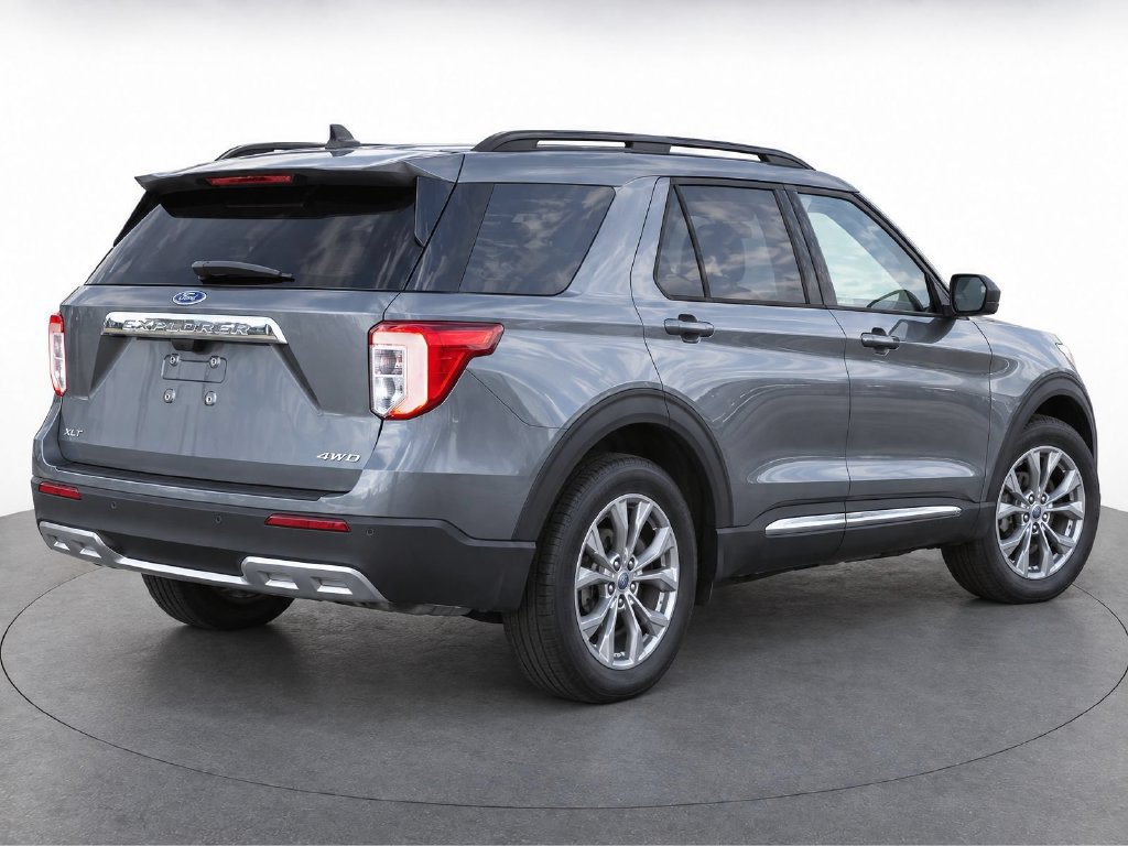 Certified 2023 Ford Explorer XLT w/ Equipment Group 202A AWD/4WD image 3