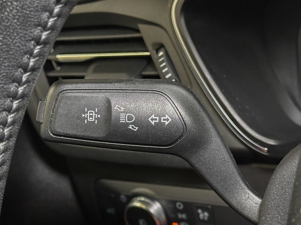 Certified 2020 Ford Escape Titanium AWD/4WD image 35