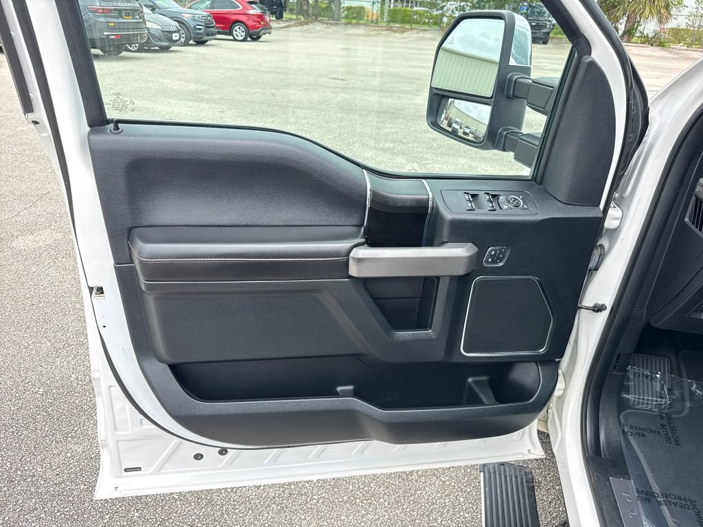 Certified 2018 Ford F150 Platinum w/ Equipment Group 701A Luxury image 14