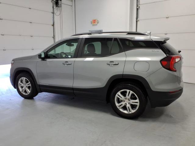 Used 2024 GMC Terrain SLE w/ Driver Convenience Package FWD image 6