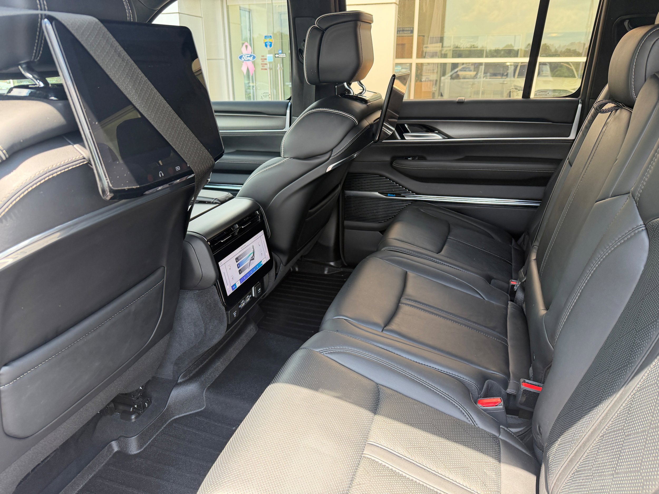 Used 2024 Jeep Grand Wagoneer Series II w/ Quick Order Packagew 28T AWD/4WD image 18