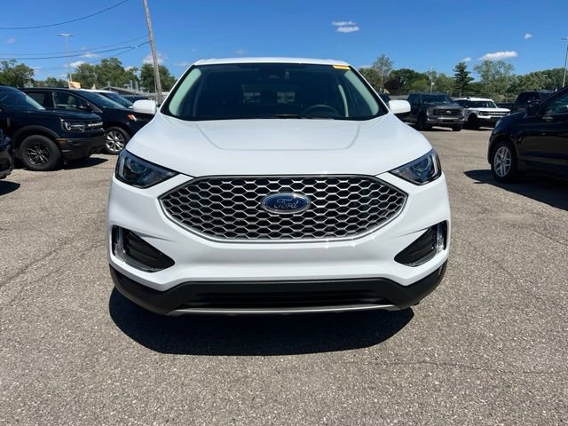 Certified 2024 Ford Edge SEL w/ Convenience Package AWD/4WD image 2