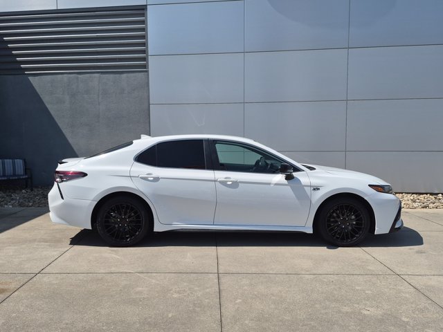 Used 2023 Toyota Camry SE FWD image 3