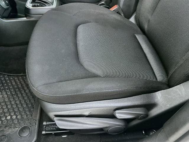 Used 2023 Jeep Renegade Latitude AWD/4WD image 30