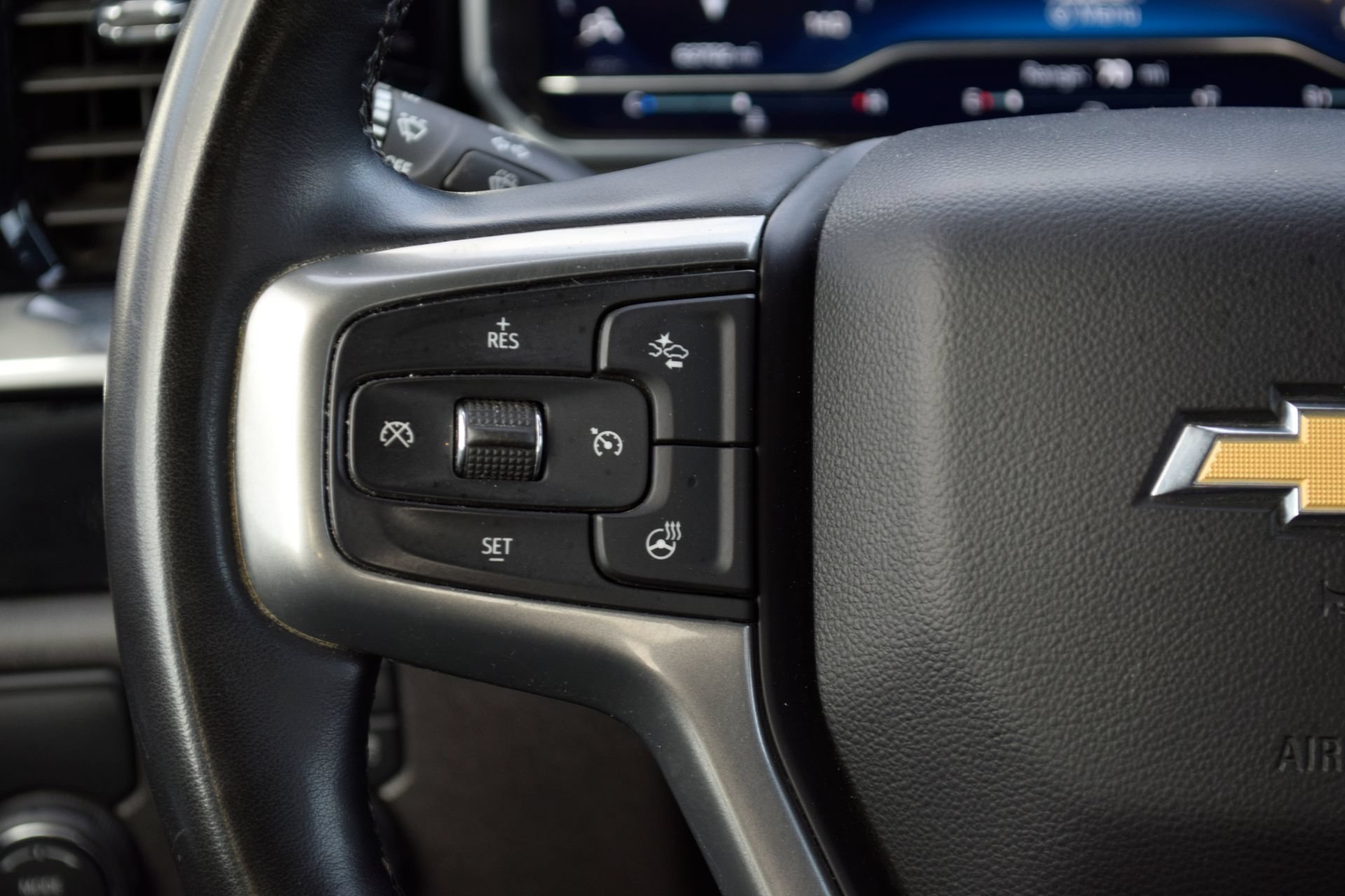 Used 2024 Chevrolet Silverado 1500 LT w/ Convenience Package II RWD image 8