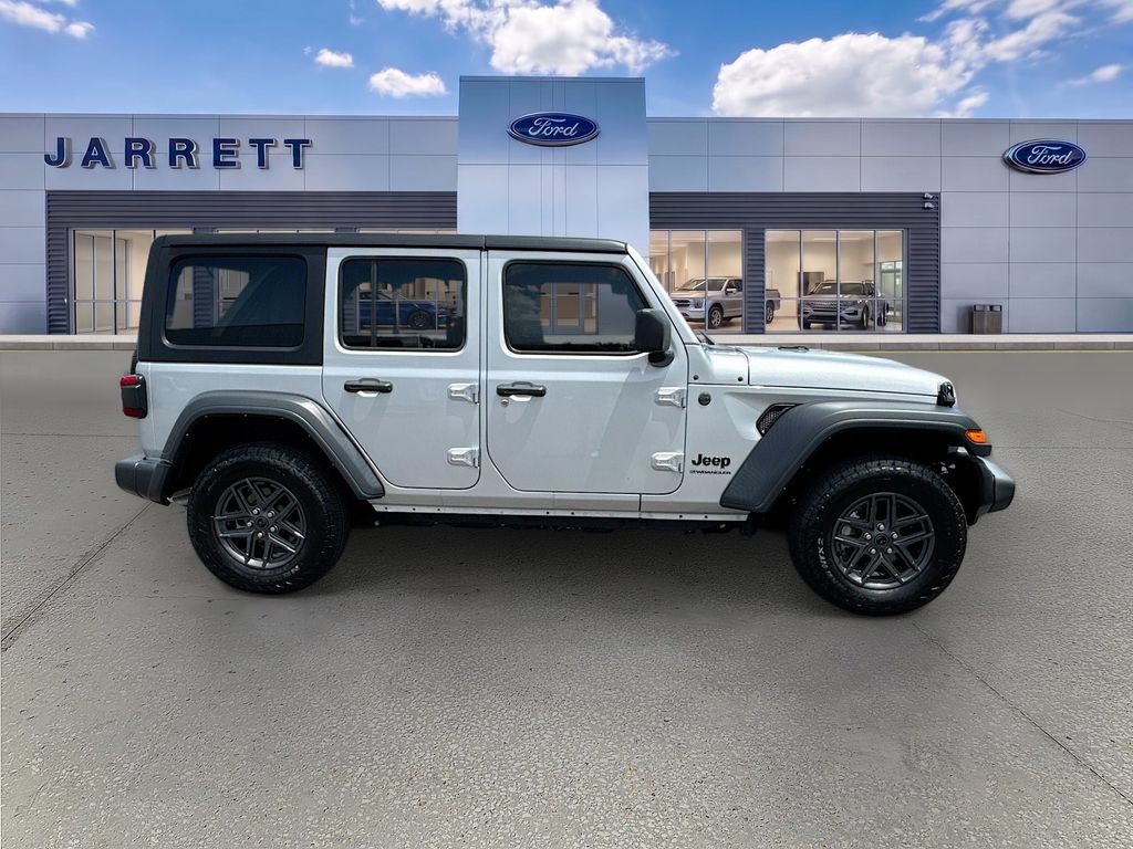 Used 2024 Jeep Wrangler Unlimited Sport AWD/4WD image 8