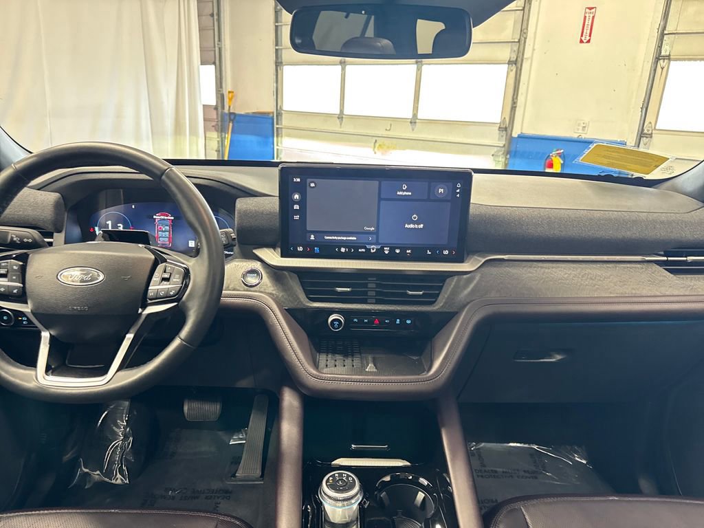 Certified 2025 Ford Explorer Platinum image 18
