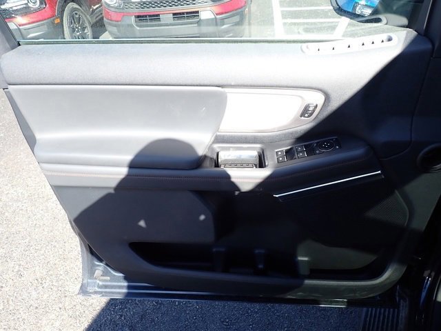 Certified 2025 Ford Expedition Active image 22