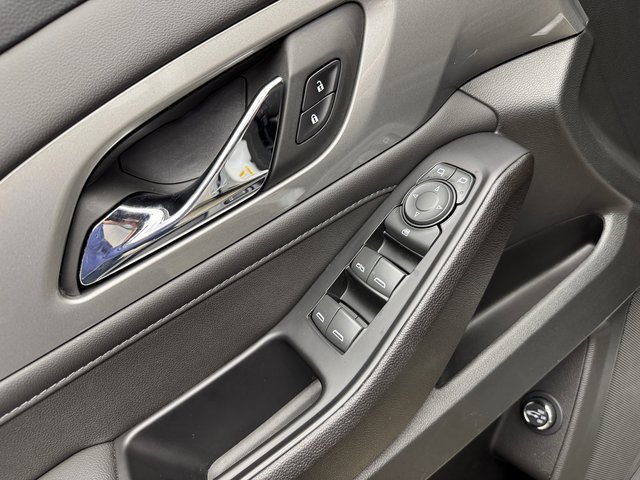 Used 2023 Chevrolet Traverse LT image 12