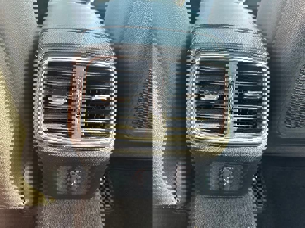 Used 2023 Genesis G70 2.0T image 21