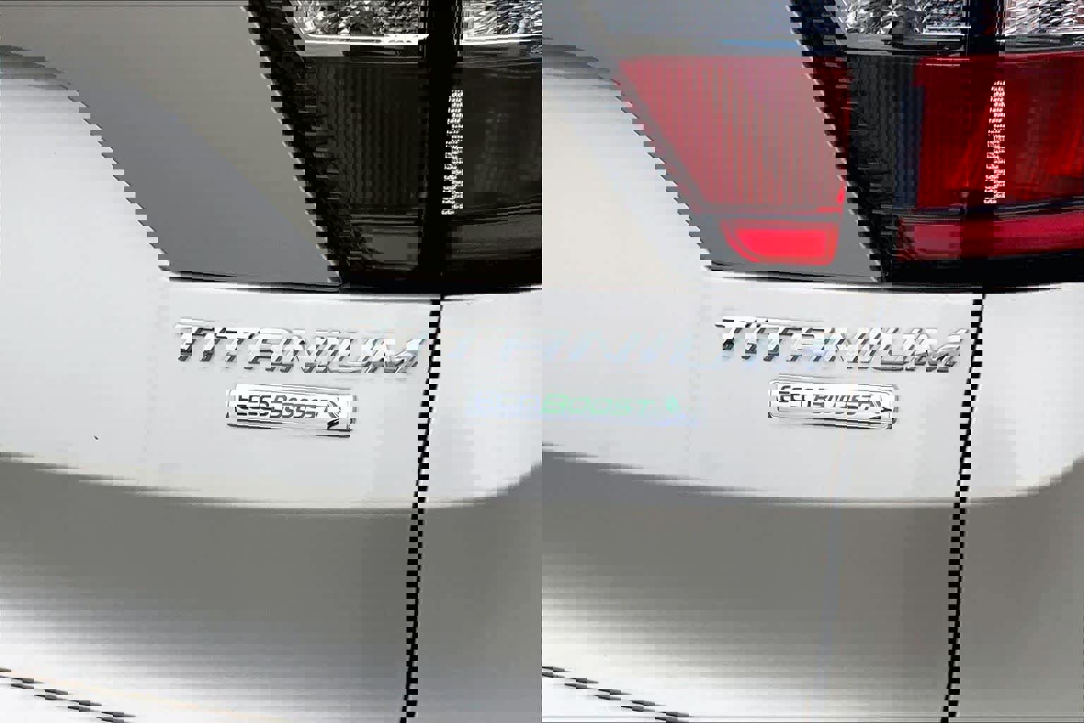 Certified 2018 Ford Escape SE w/ Ford Safe & Smart Package AWD/4WD image 27