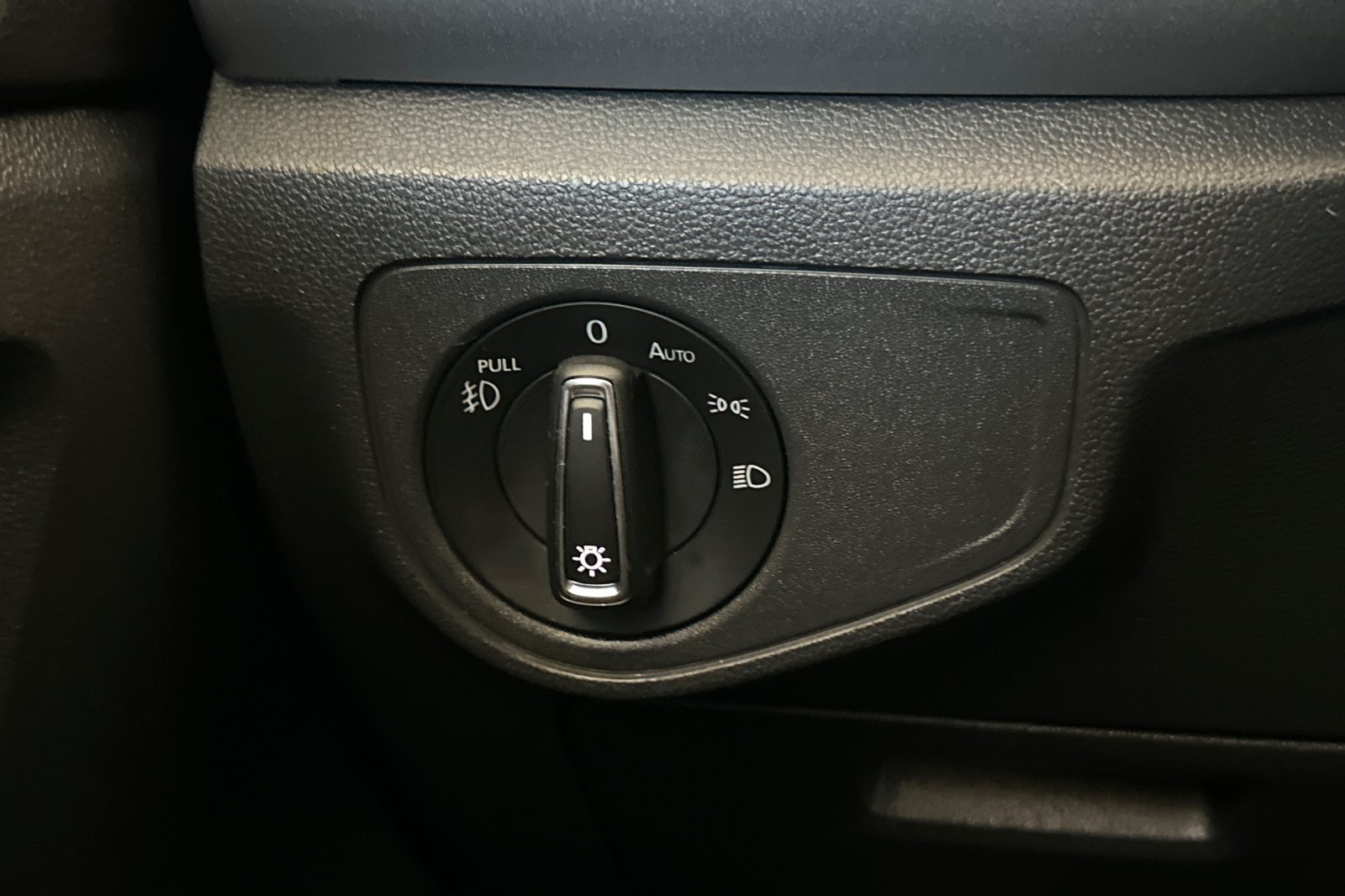 Used 2019 Volkswagen Atlas SE w/ Towing Package AWD/4WD image 29