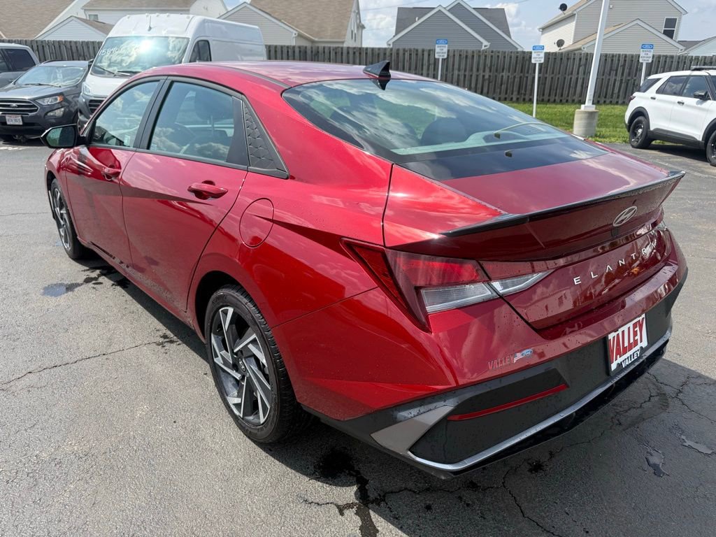 Used 2025 Hyundai Elantra Sport FWD image 5