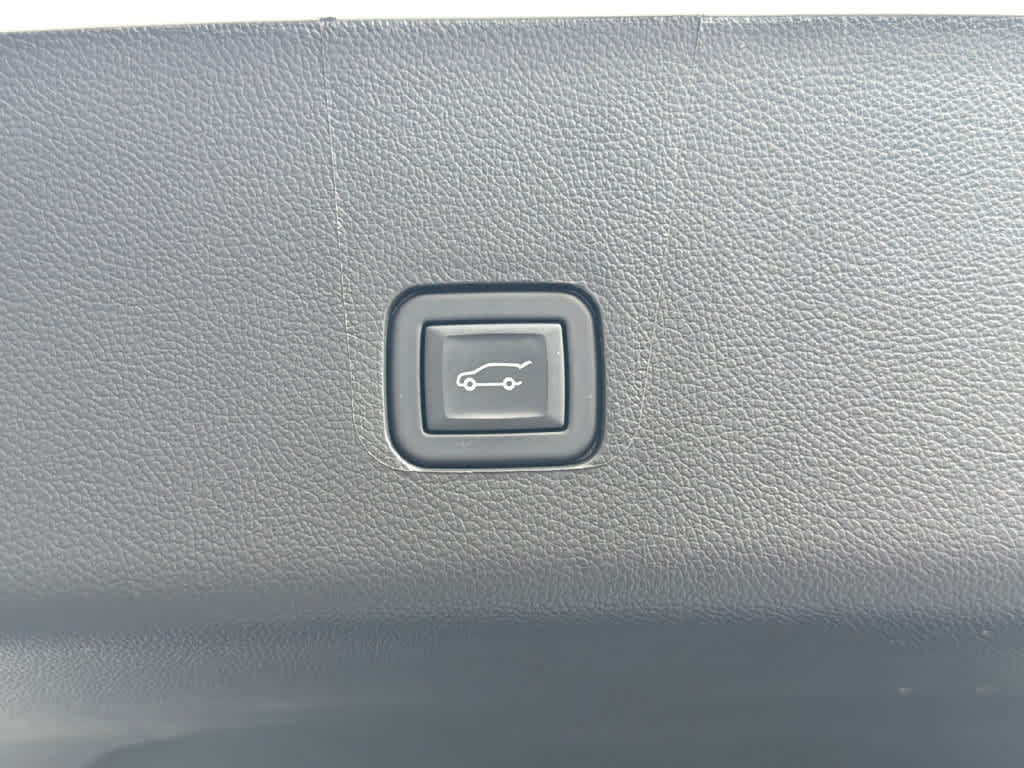 Used 2024 Chevrolet Traverse High Country FWD image 17