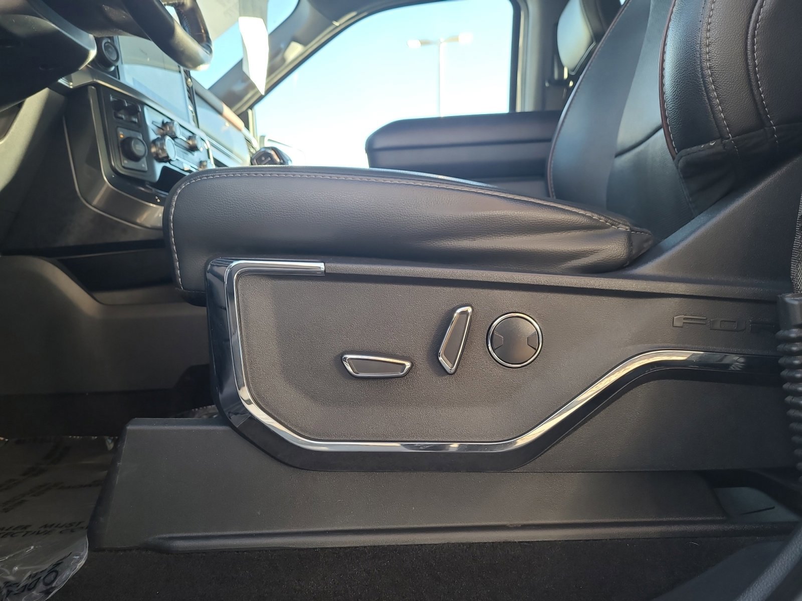 Certified 2022 Ford F150 Lariat w/ Equipment Group 502A High image 14