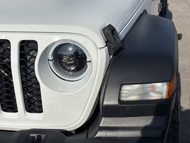 Used 2022 Jeep Gladiator Sport w/ Trailer Tow Package AWD/4WD image 11