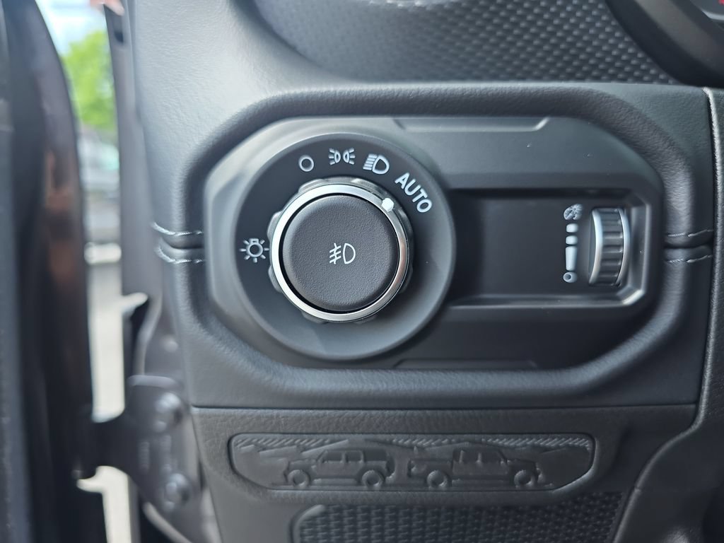 Used 2024 Jeep Wrangler Unlimited Rubicon w/ Technology Group AWD/4WD image 20