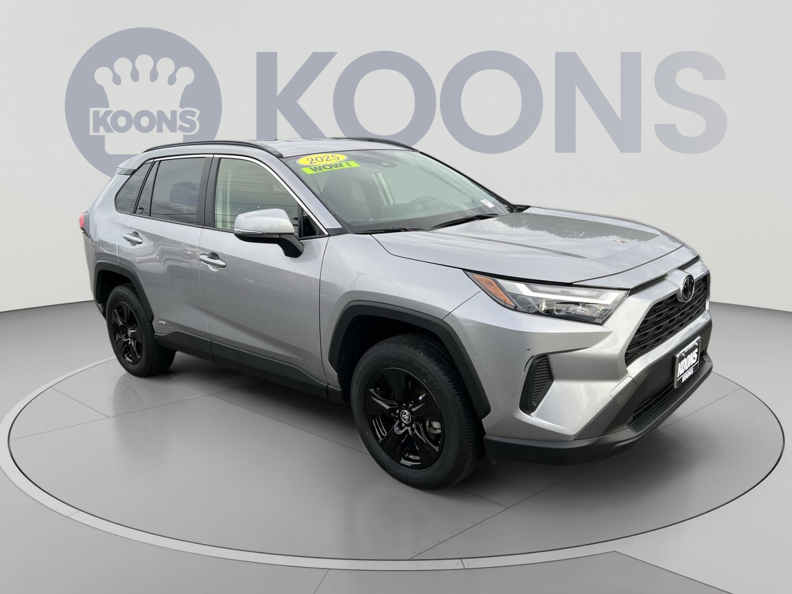 Used 2025 Toyota RAV4 XLE AWD/4WD image 2