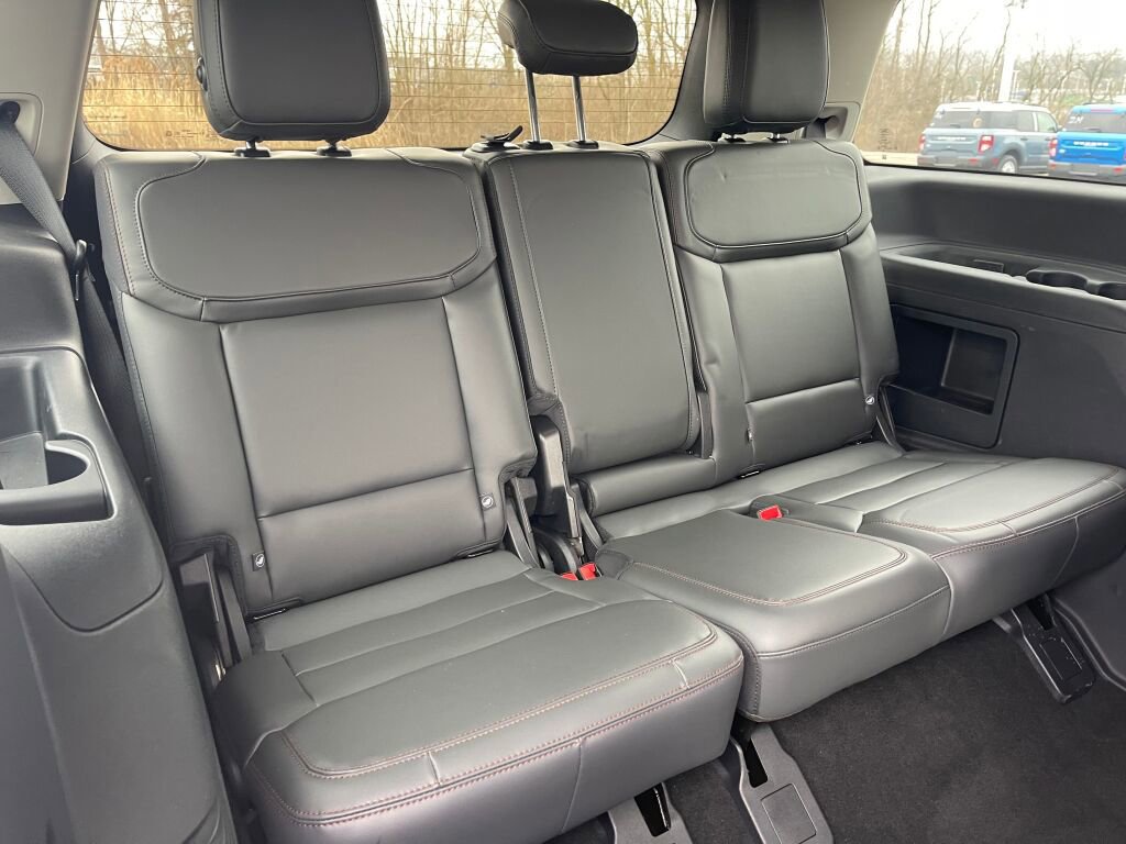 Certified 2025 Ford Expedition Active image 30