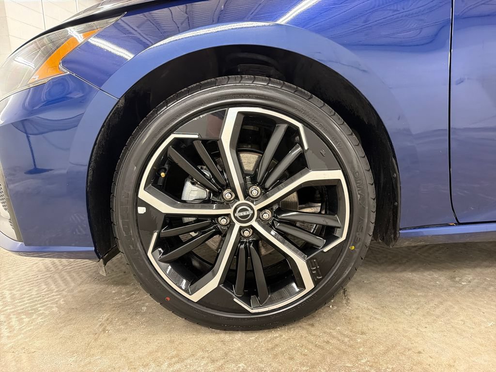 Used 2024 Nissan Altima 2.5 SR FWD image 13