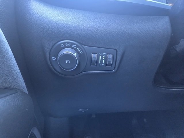 Used 2024 Jeep Compass Latitude image 14